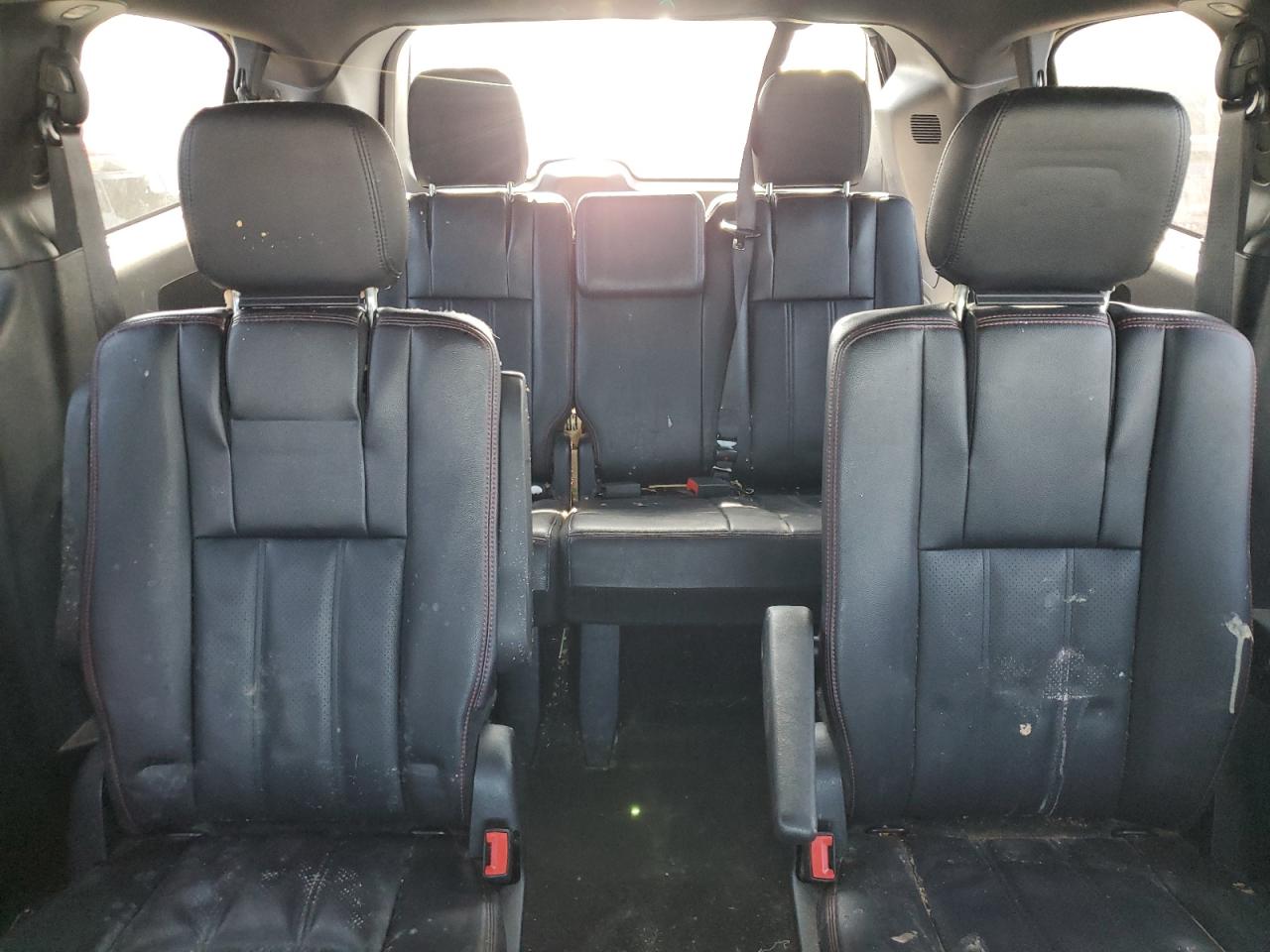 2020 Dodge Caravan - Image 10
