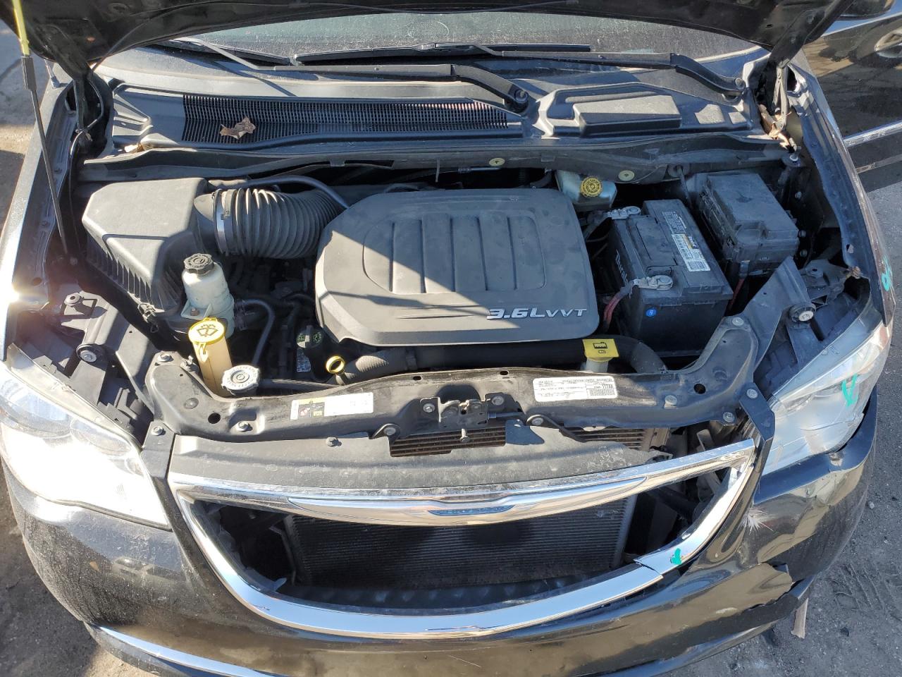 2015 Chrysler Town & Country - Image 12