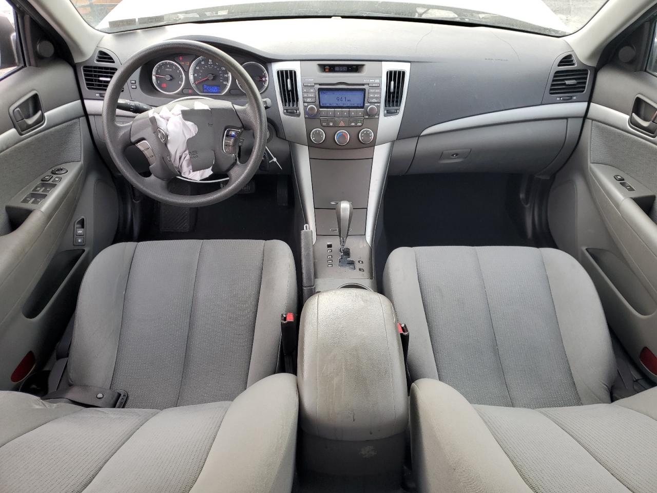 2010 Hyundai Sonata - Image 8