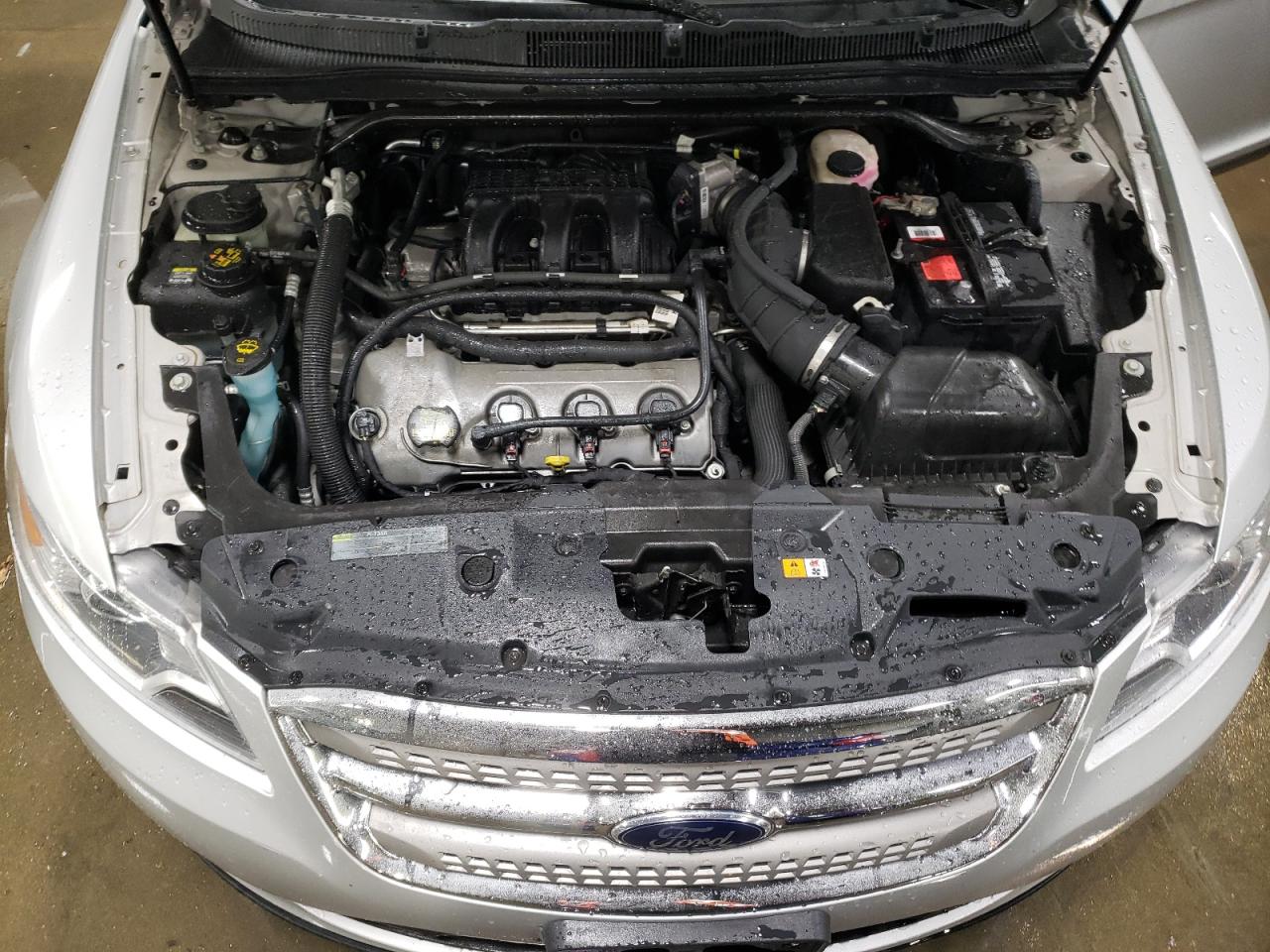 2011 Ford Taurus - Image 11