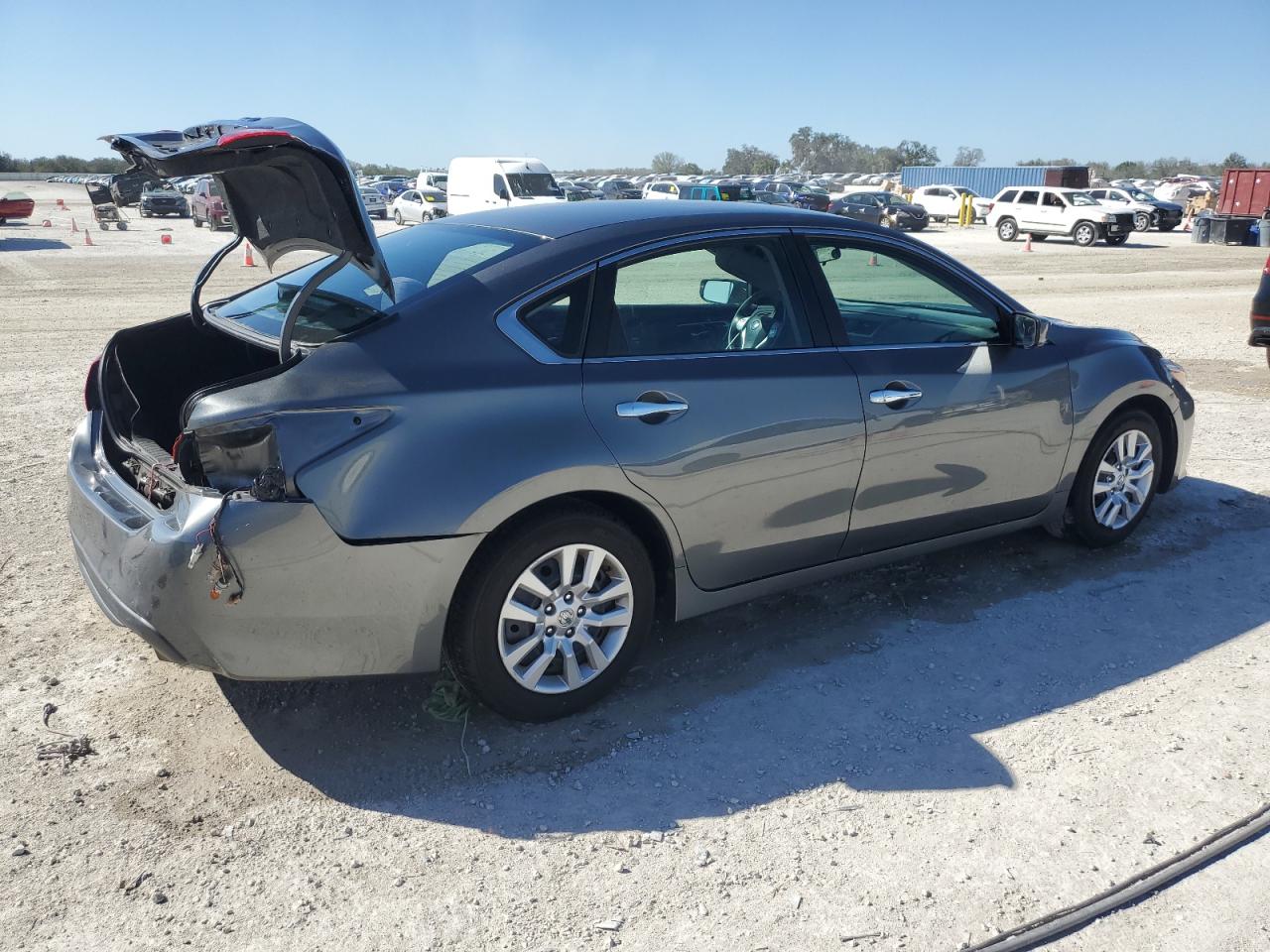 2017 Nissan Altima - Image 3