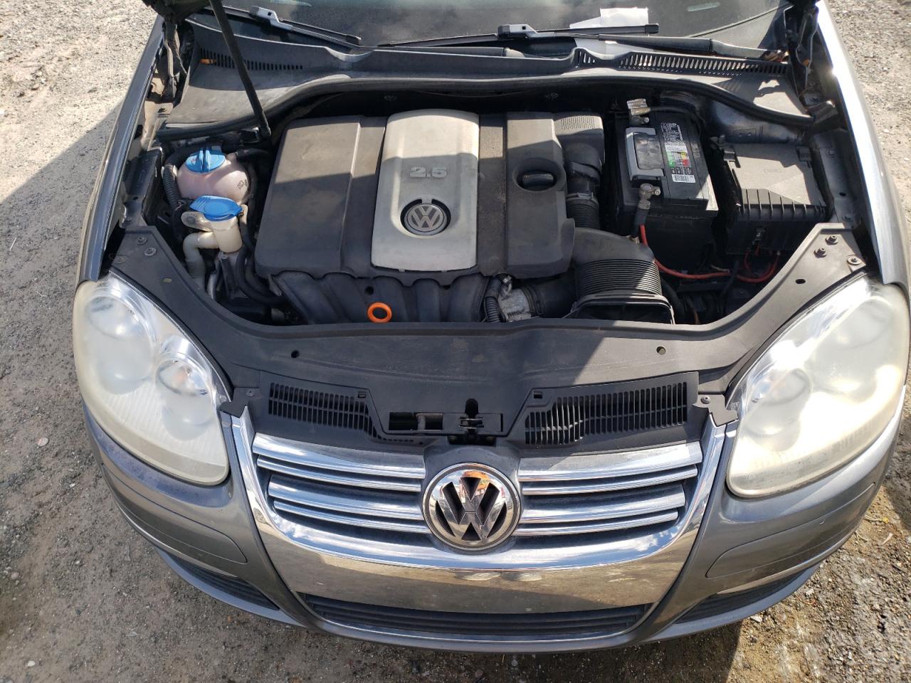 2009 Volkswagen Jetta - Image 11