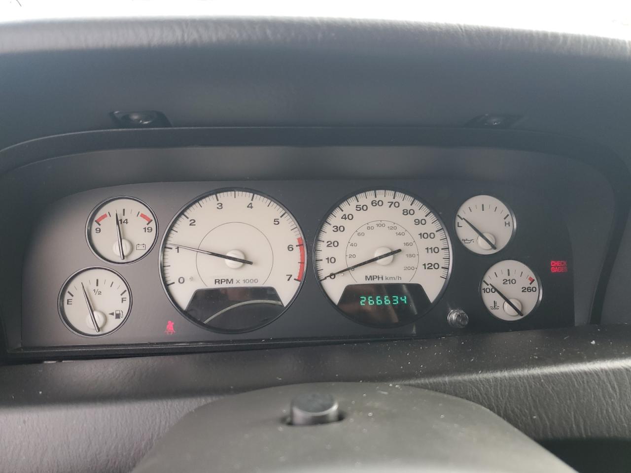 2004 Jeep Grand Cherokee - Image 9