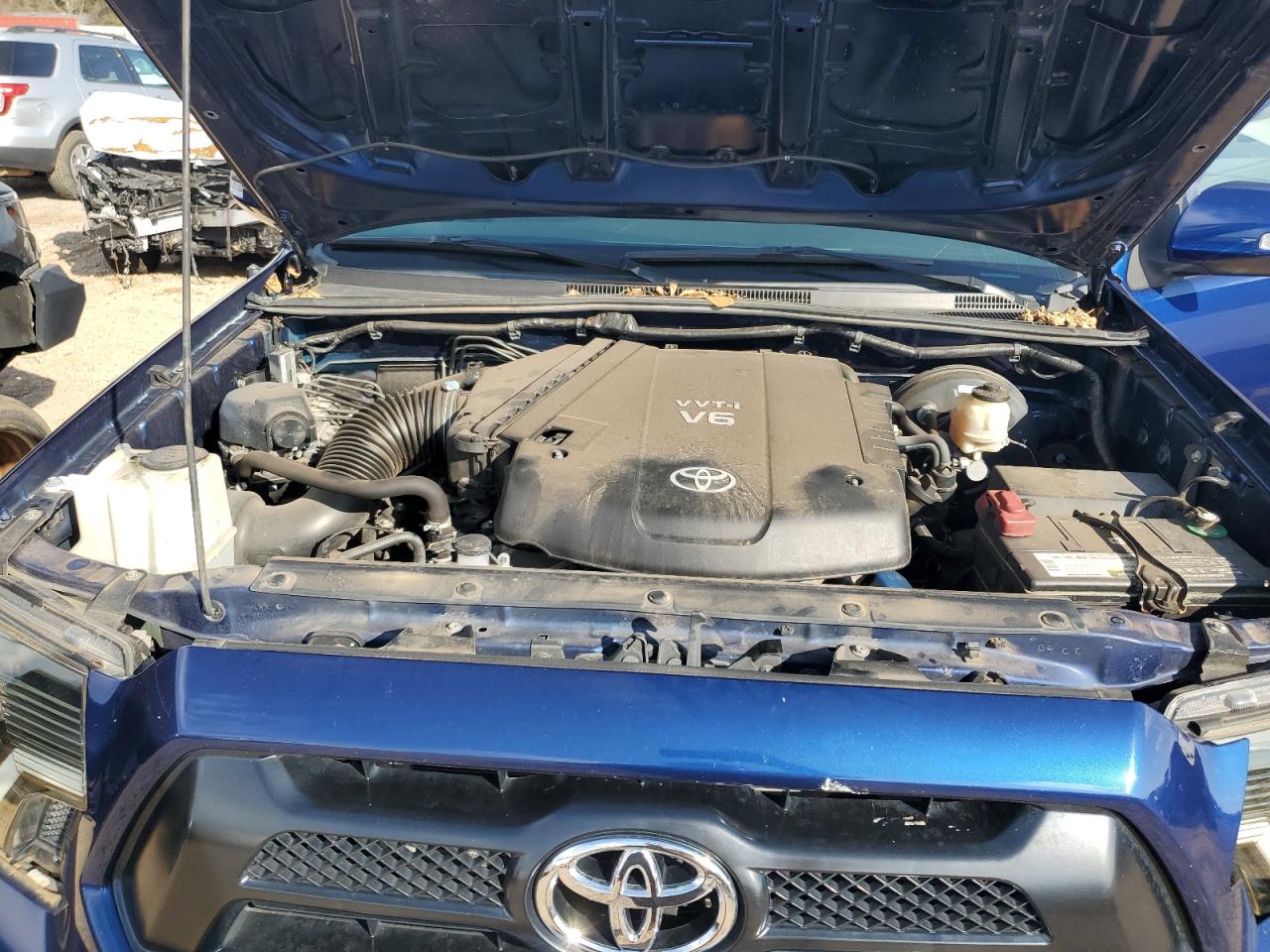 2015 Toyota Tacoma - Image 12