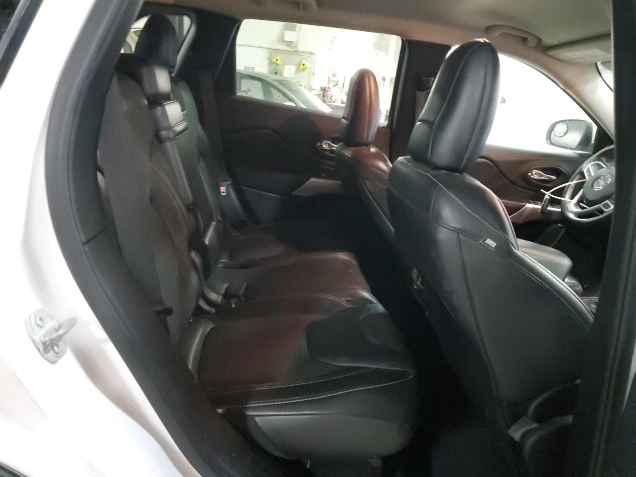 2018 Jeep Grand Cherokee - Image 11