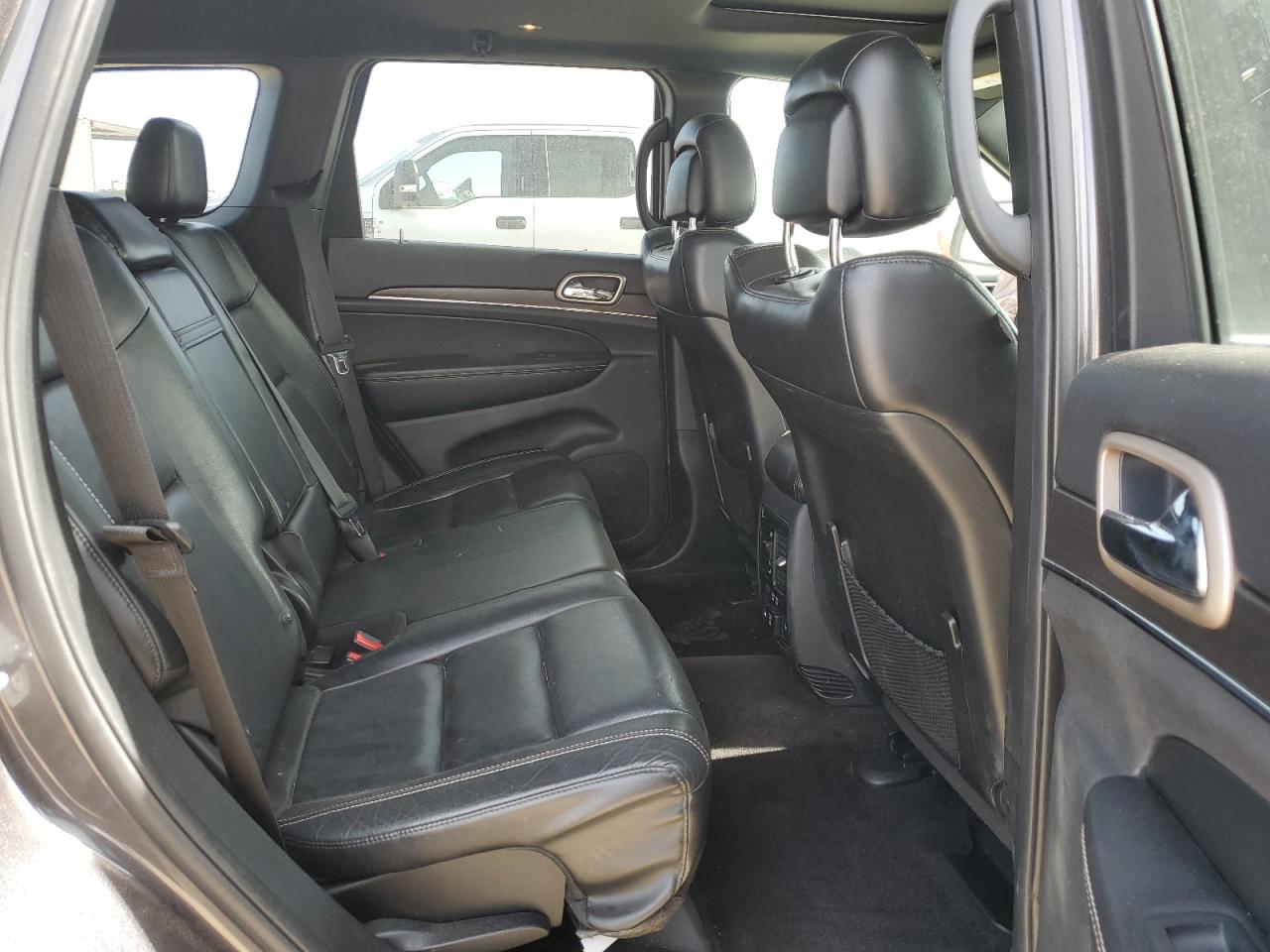 2017 Jeep Grand Cherokee - Image 11