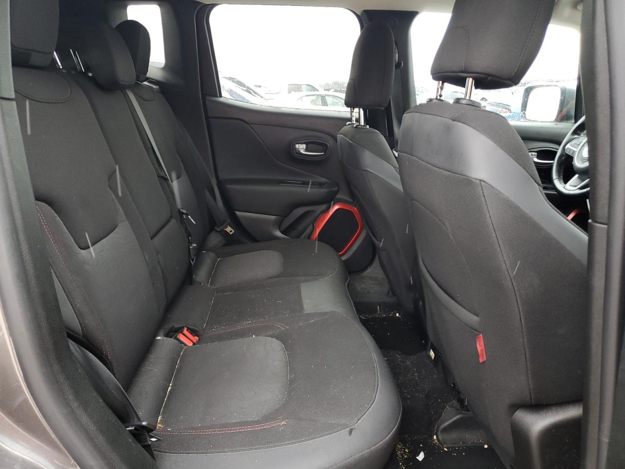 2017 Jeep Renegade - Image 11