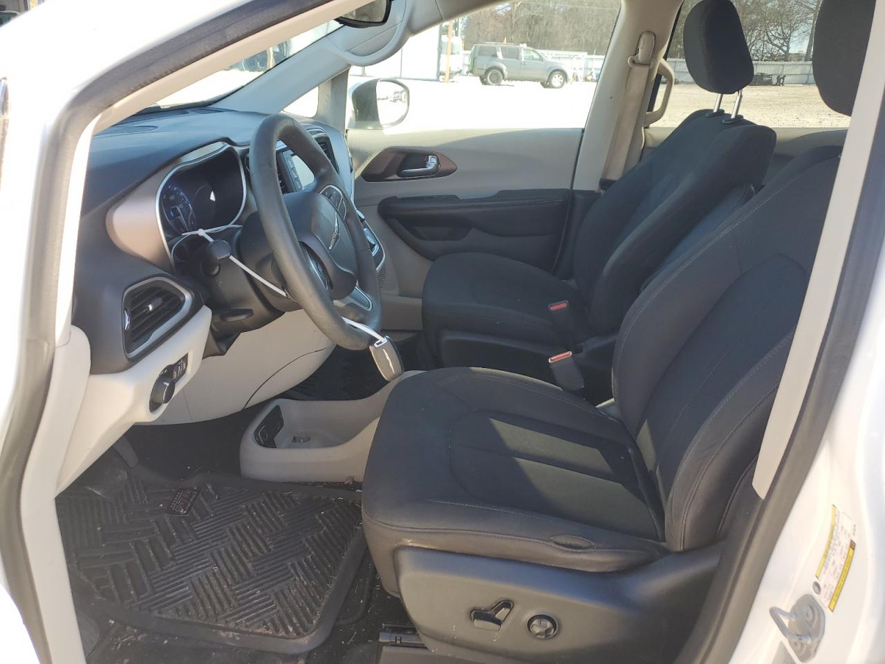 2017 Chrysler Pacifica - Image 7