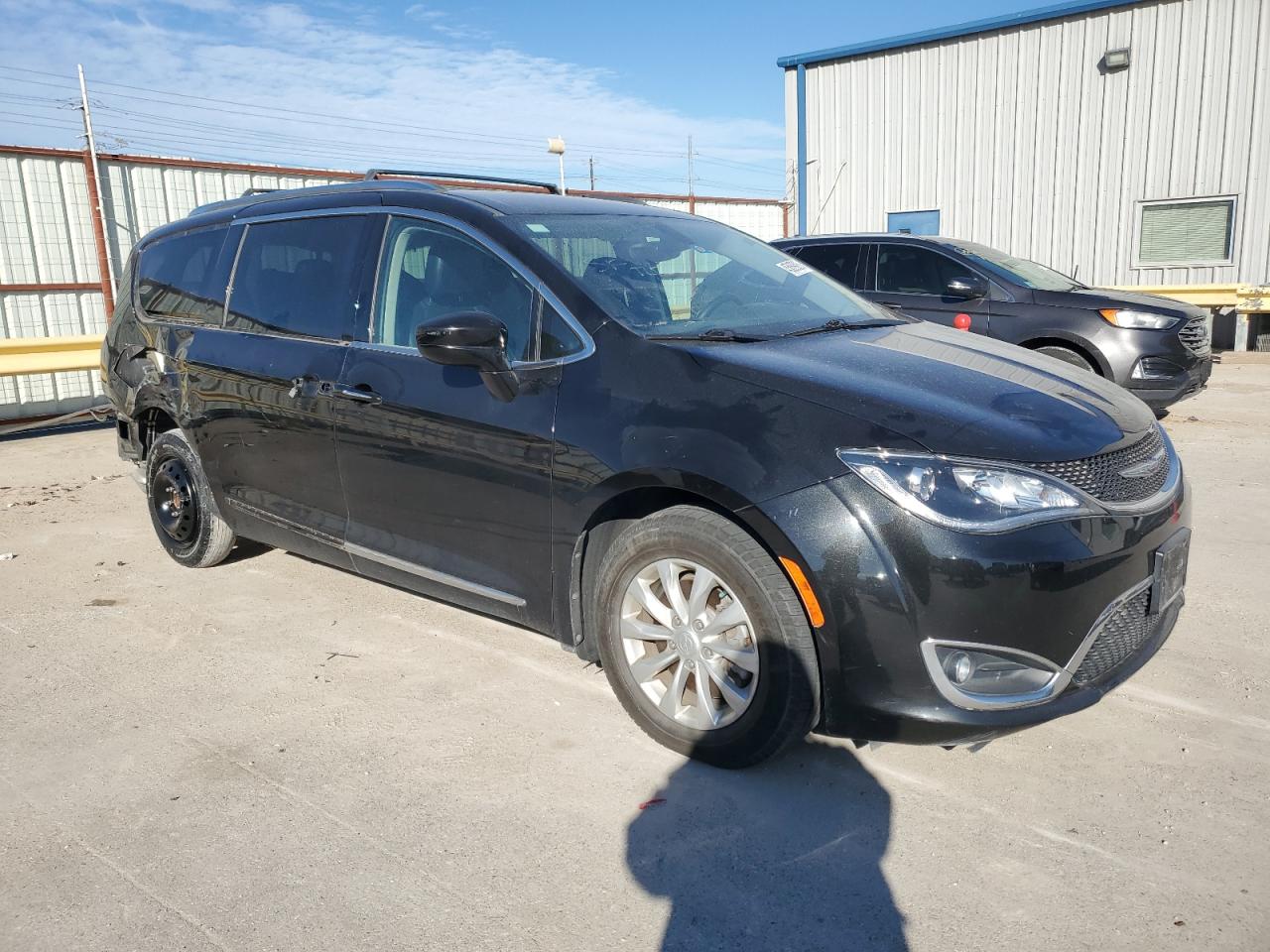 2018 Chrysler Pacifica - Image 4