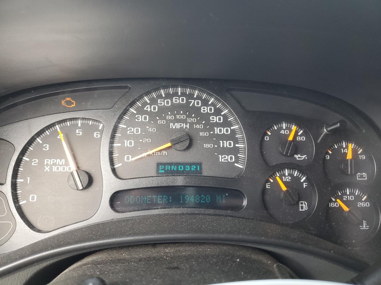 2004 Chevrolet Suburban - Image 9