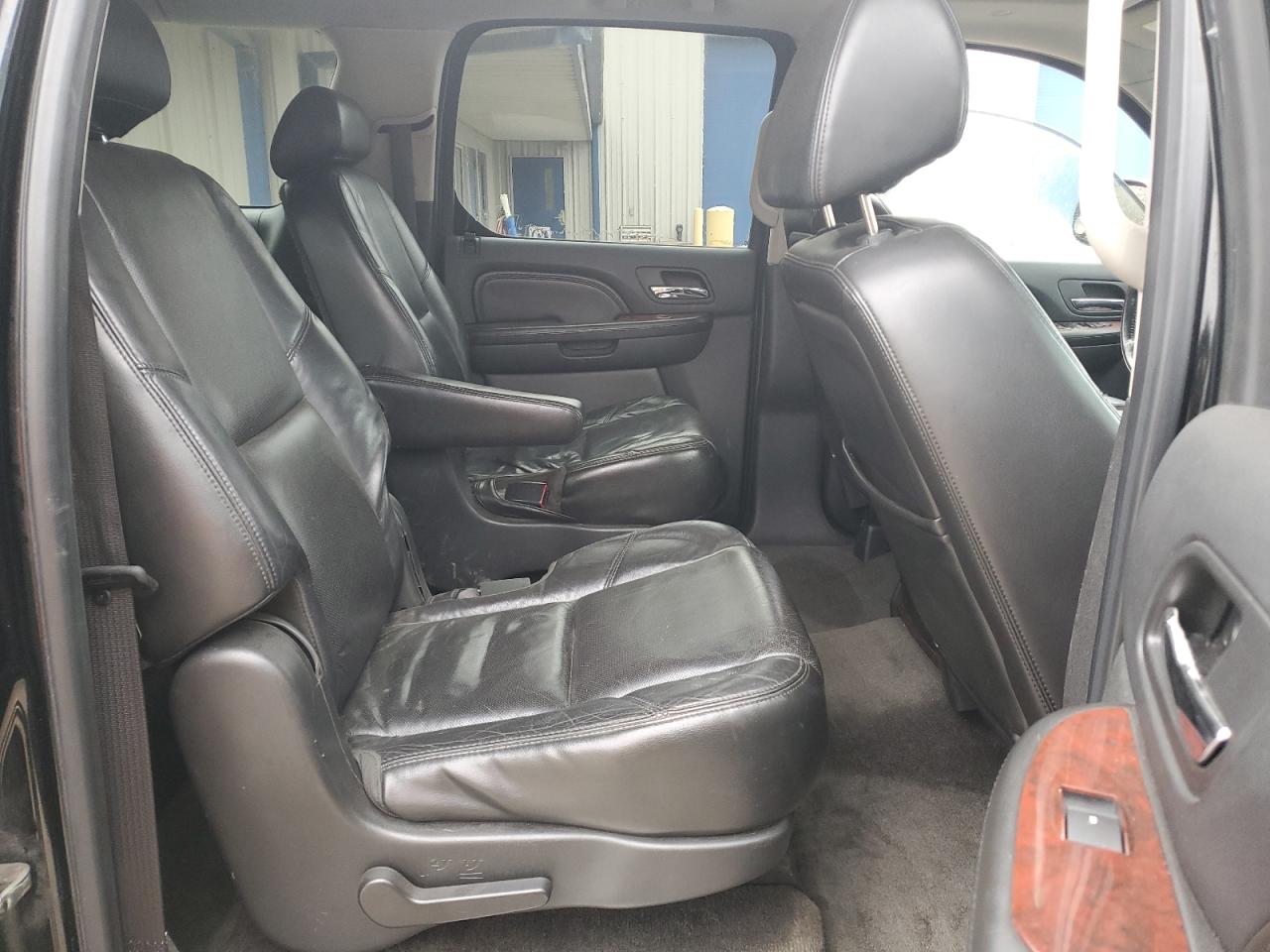 2008 Cadillac Escalade - Image 11