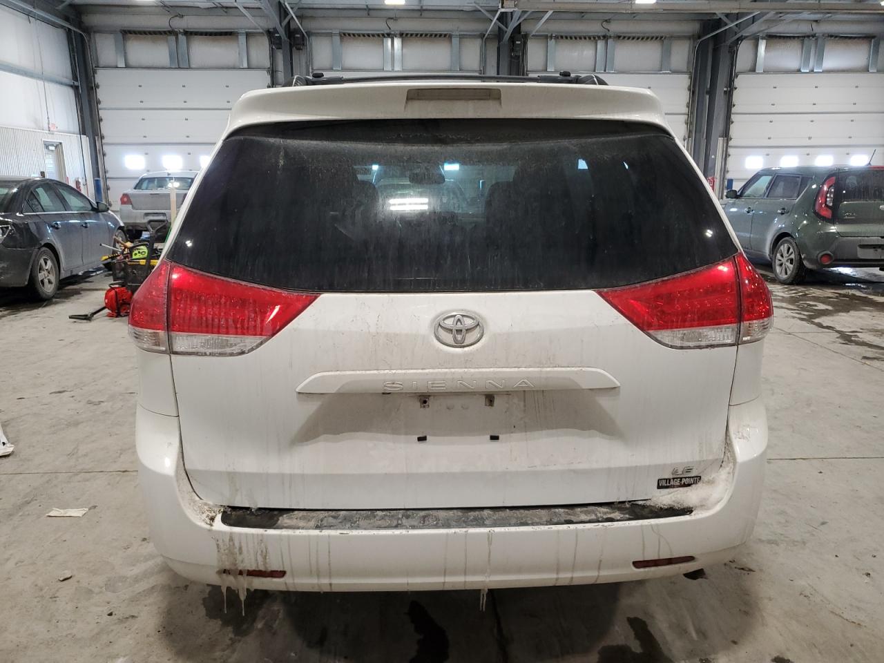 2014 Toyota Sienna - Image 6