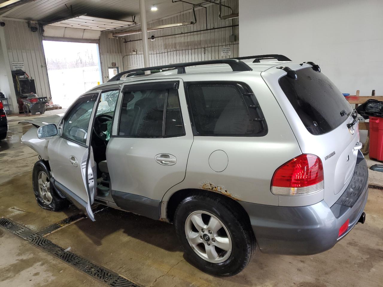 2005 Hyundai Santa Fe - Image 2