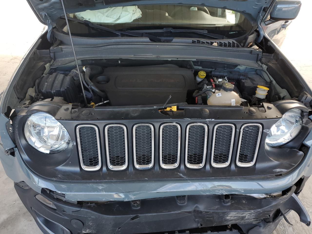 2018 Jeep Renegade - Image 12