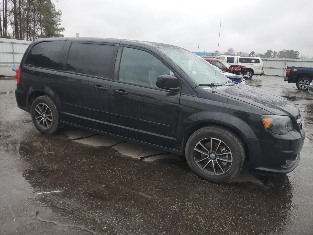 2015 Dodge Caravan - Image 4
