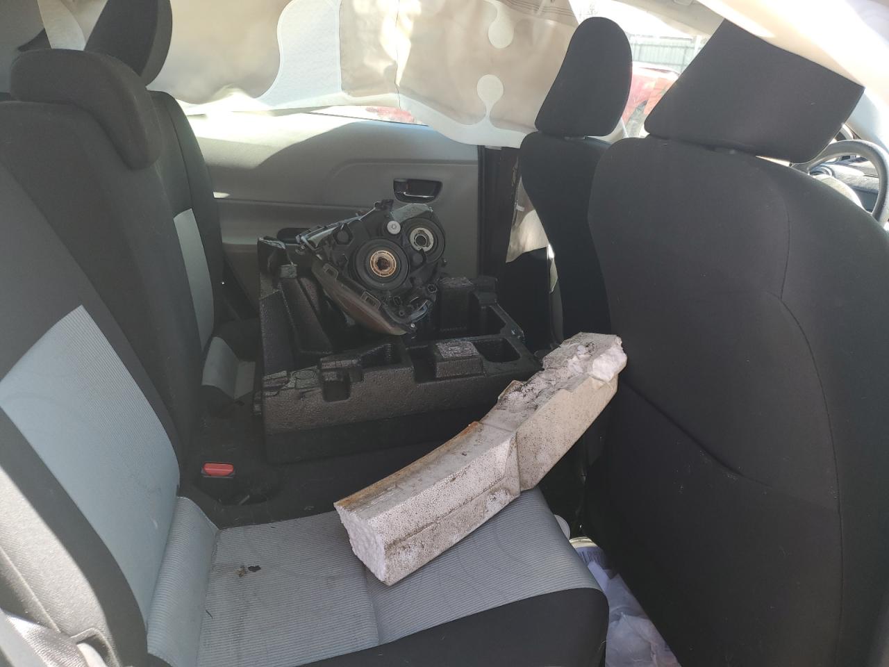 2014 Toyota Prius - Image 11
