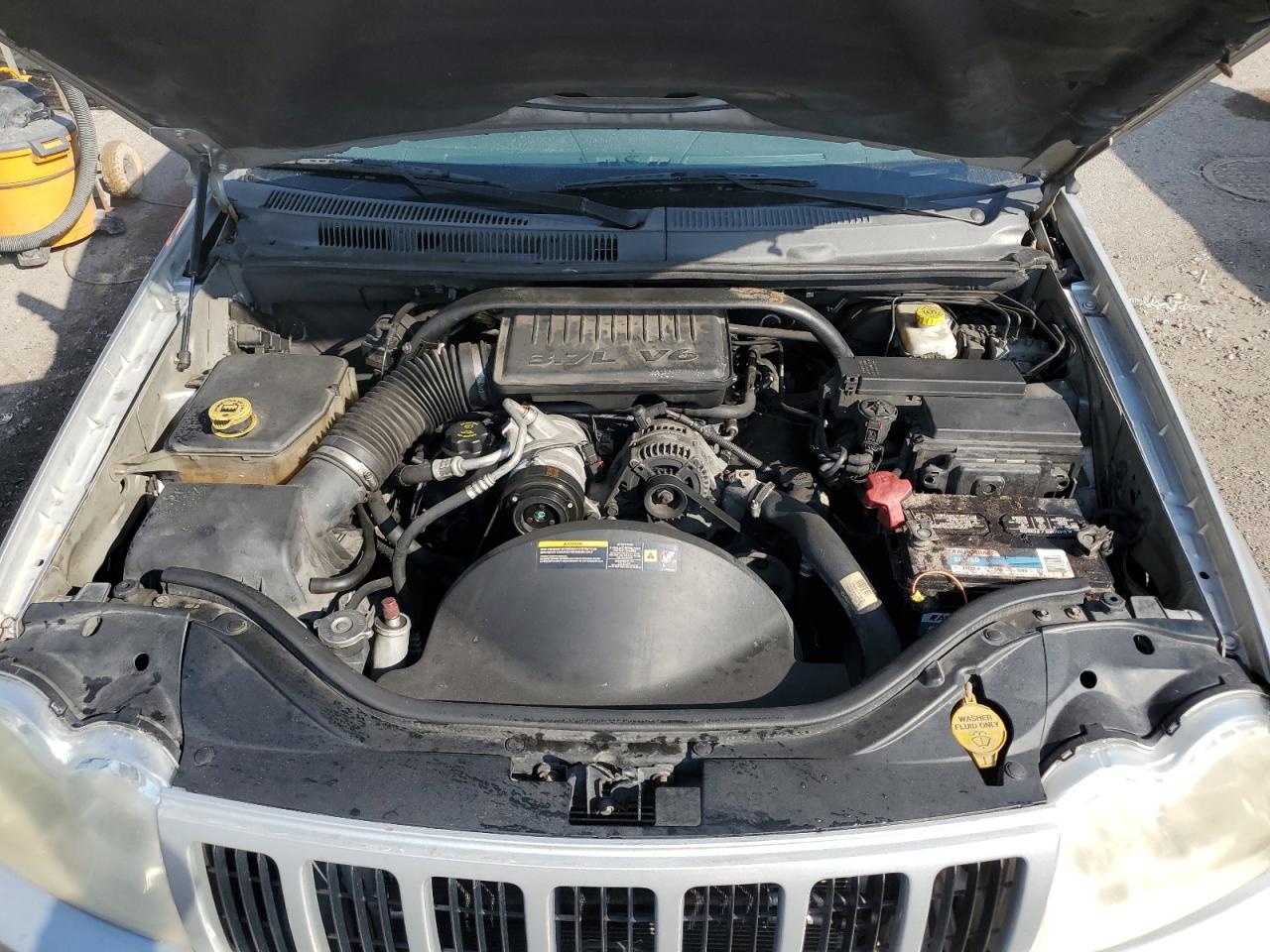 2006 Jeep Grand Cherokee - Image 12