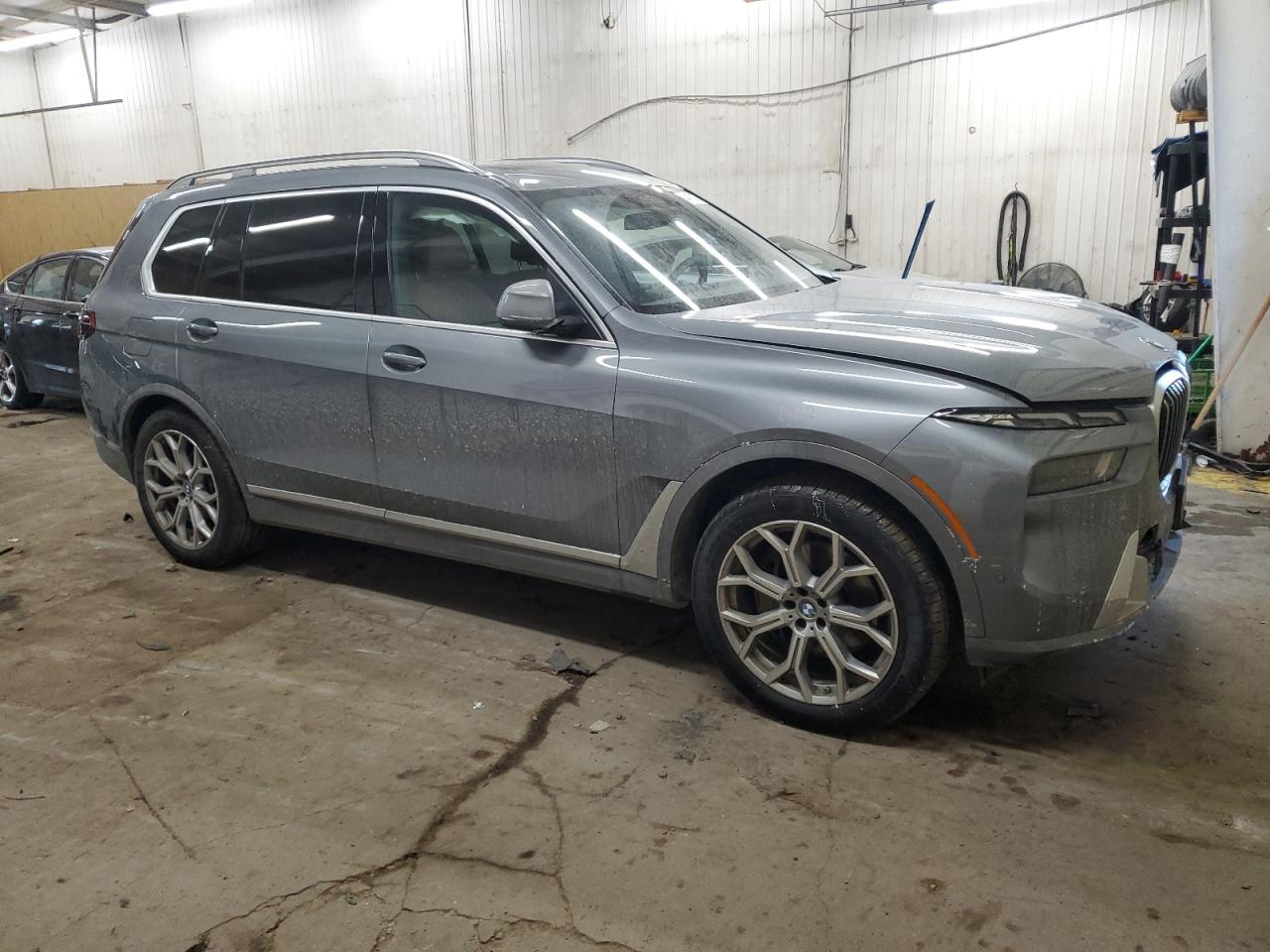 2023 BMW X7 - Image 4