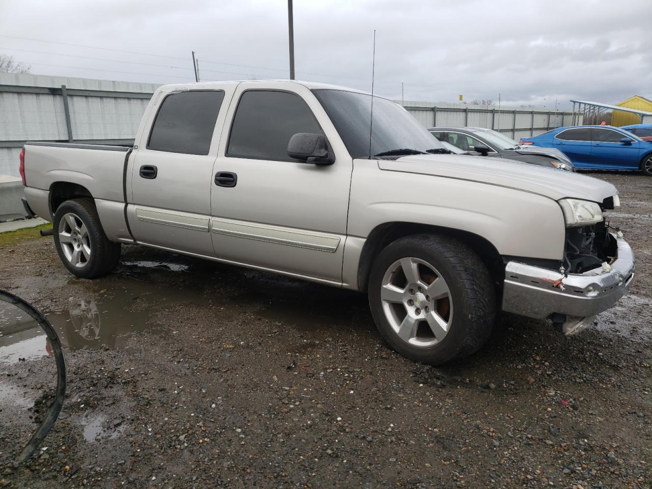 2004 Chevrolet Silverado - Image 4
