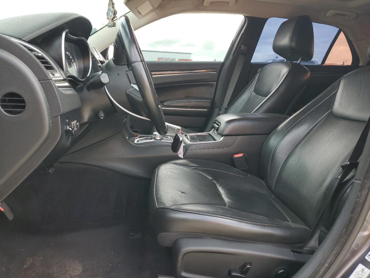2018 Chrysler 300 - Image 7