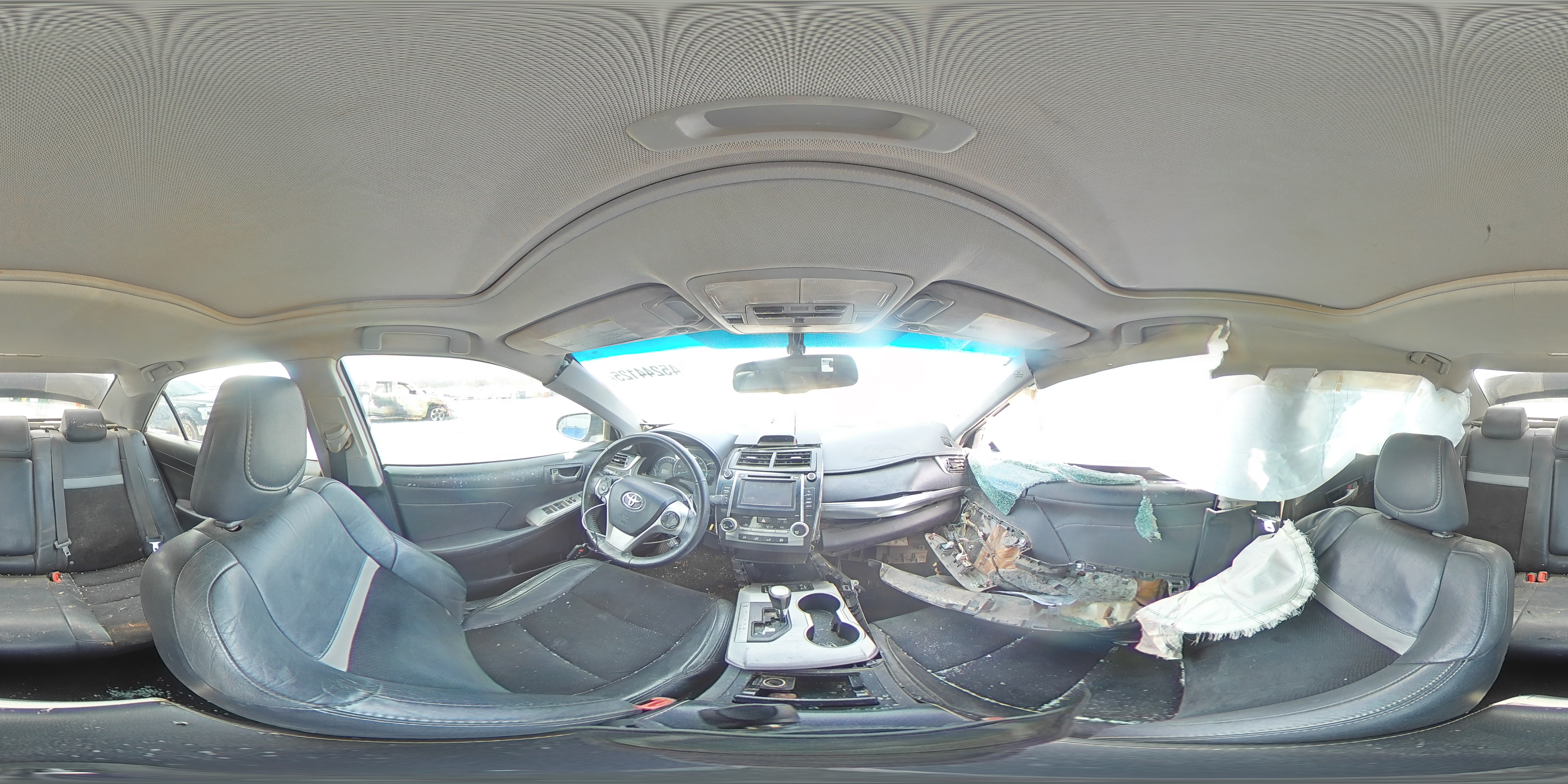 2014 Toyota Camry - Image 13