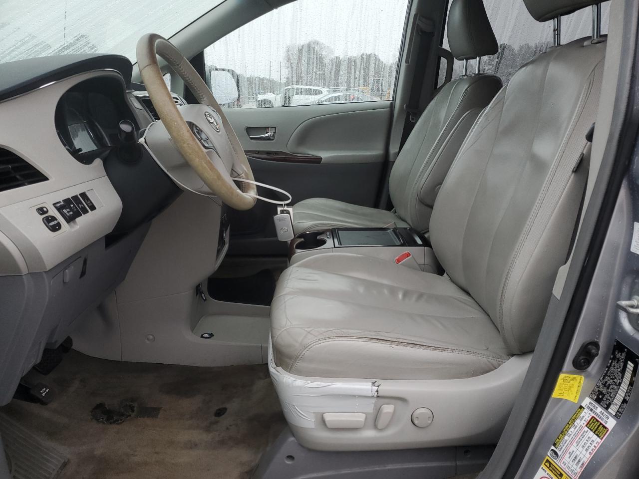 2013 Toyota Sienna - Image 7
