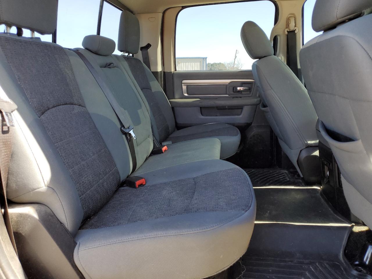 2015 RAM 1500 - Image 10