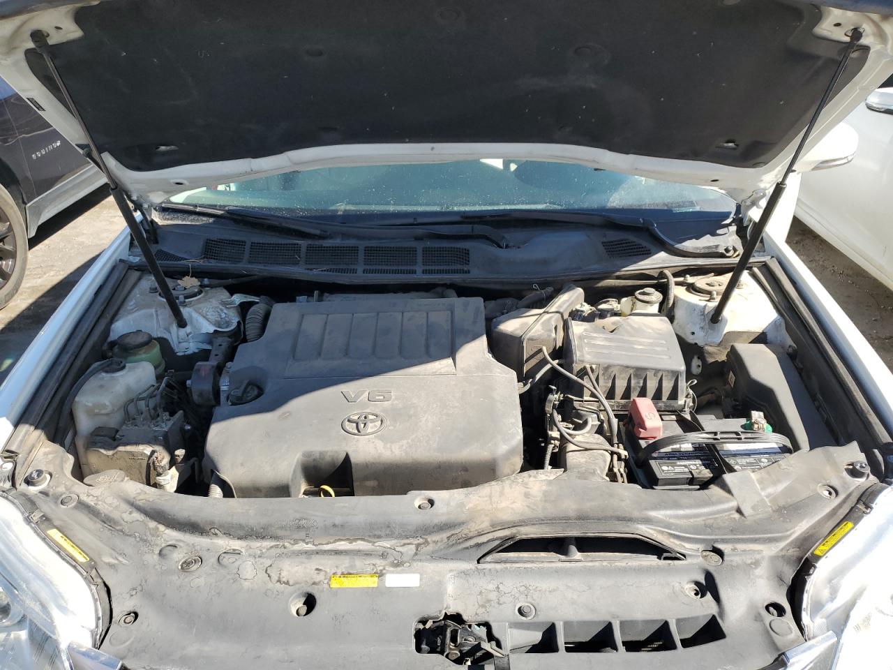2012 Toyota Avalon - Image 11