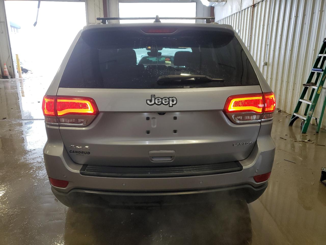 2017 Jeep Grand Cherokee - Image 6