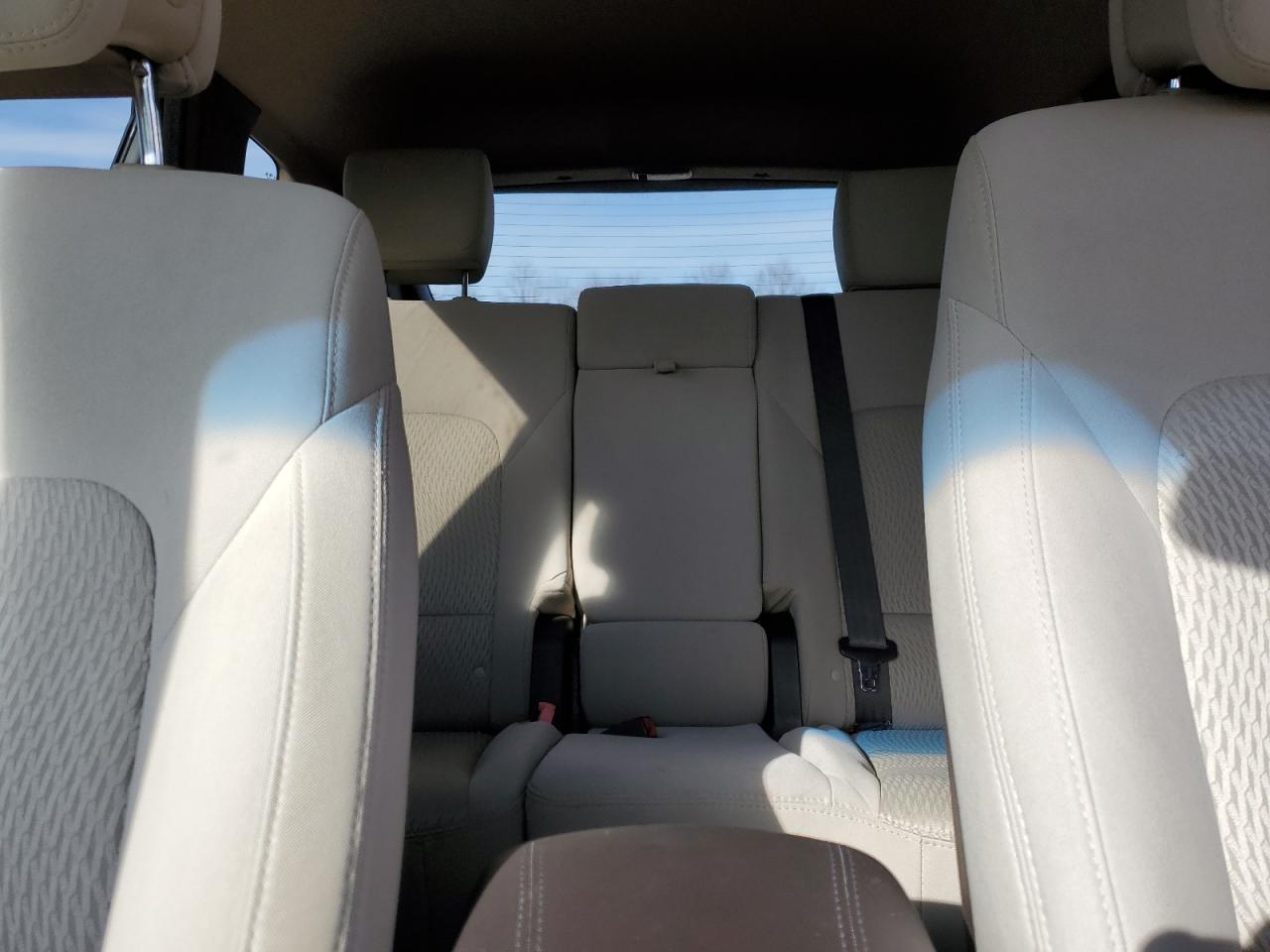 2016 Hyundai Santa Fe - Image 10