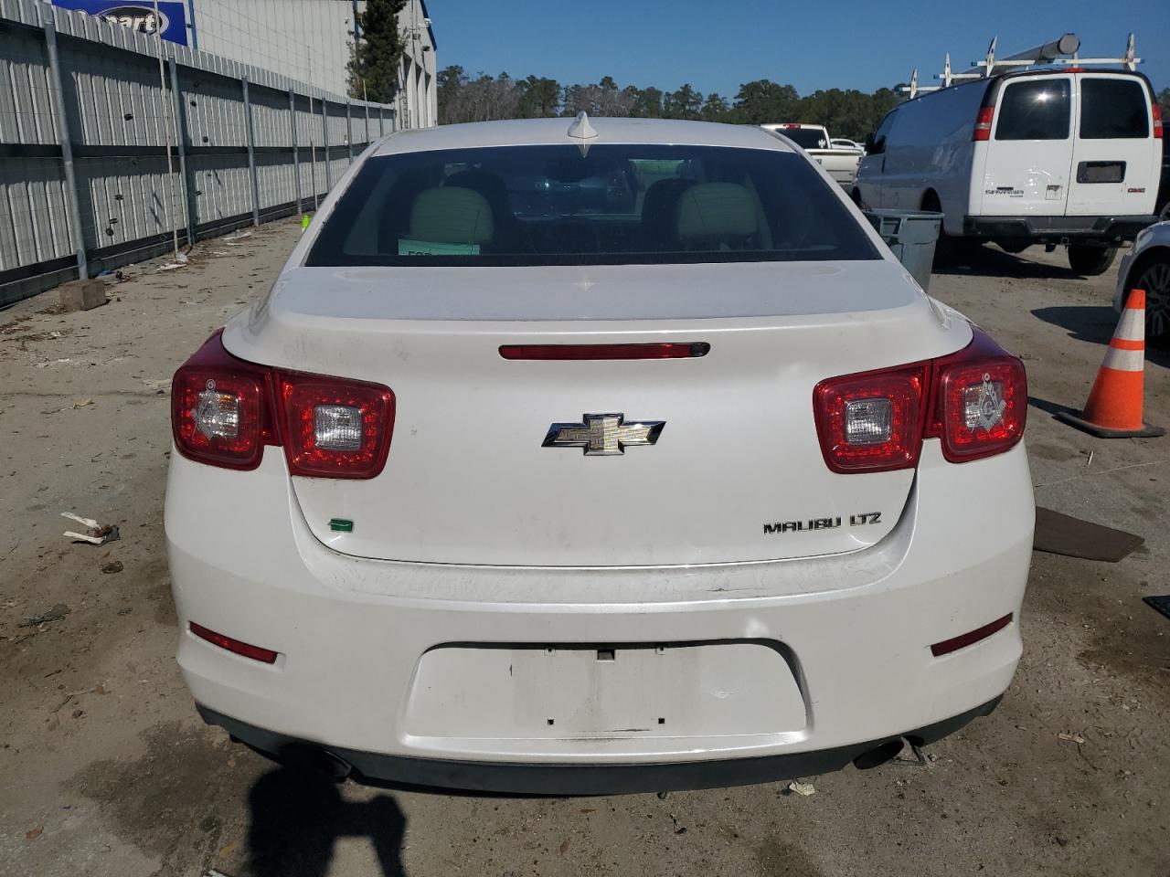 2016 Chevrolet Malibu - Image 6
