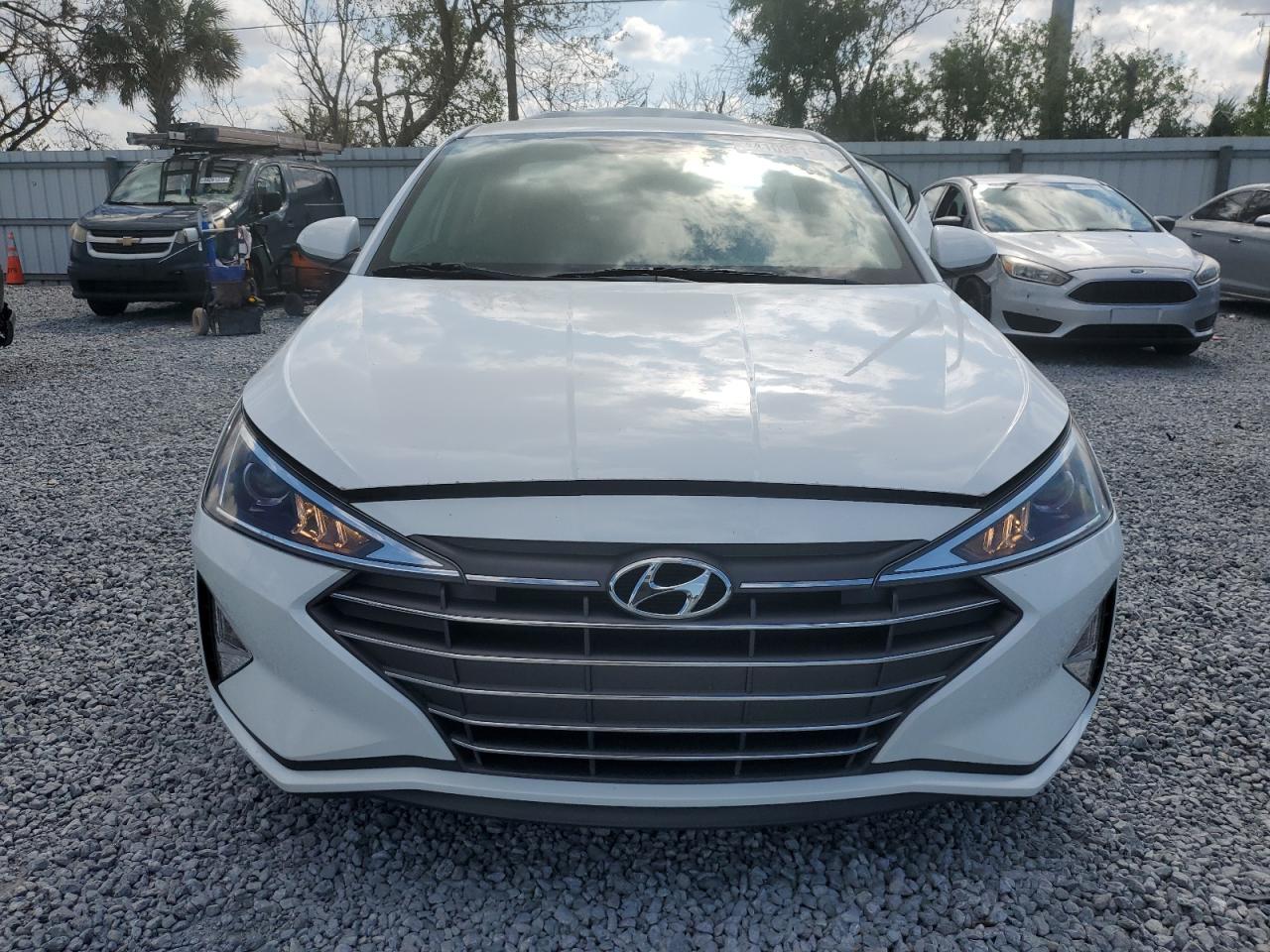 2019 Hyundai Elantra - Image 5