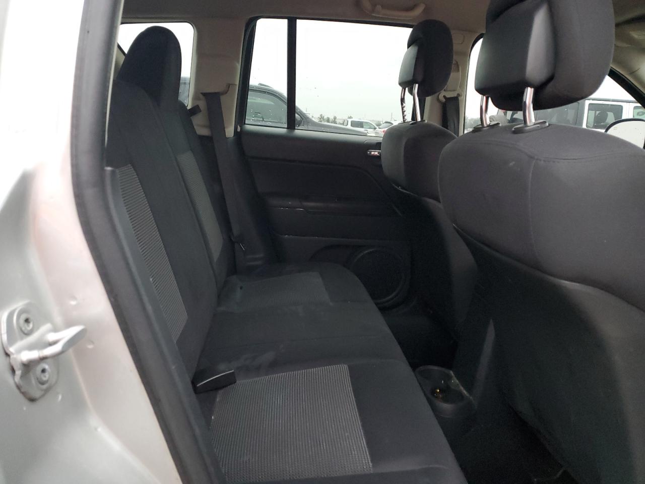 2012 Jeep Compass - Image 11