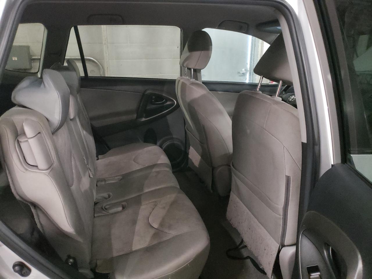 2010 Toyota RAV 4 - Image 11