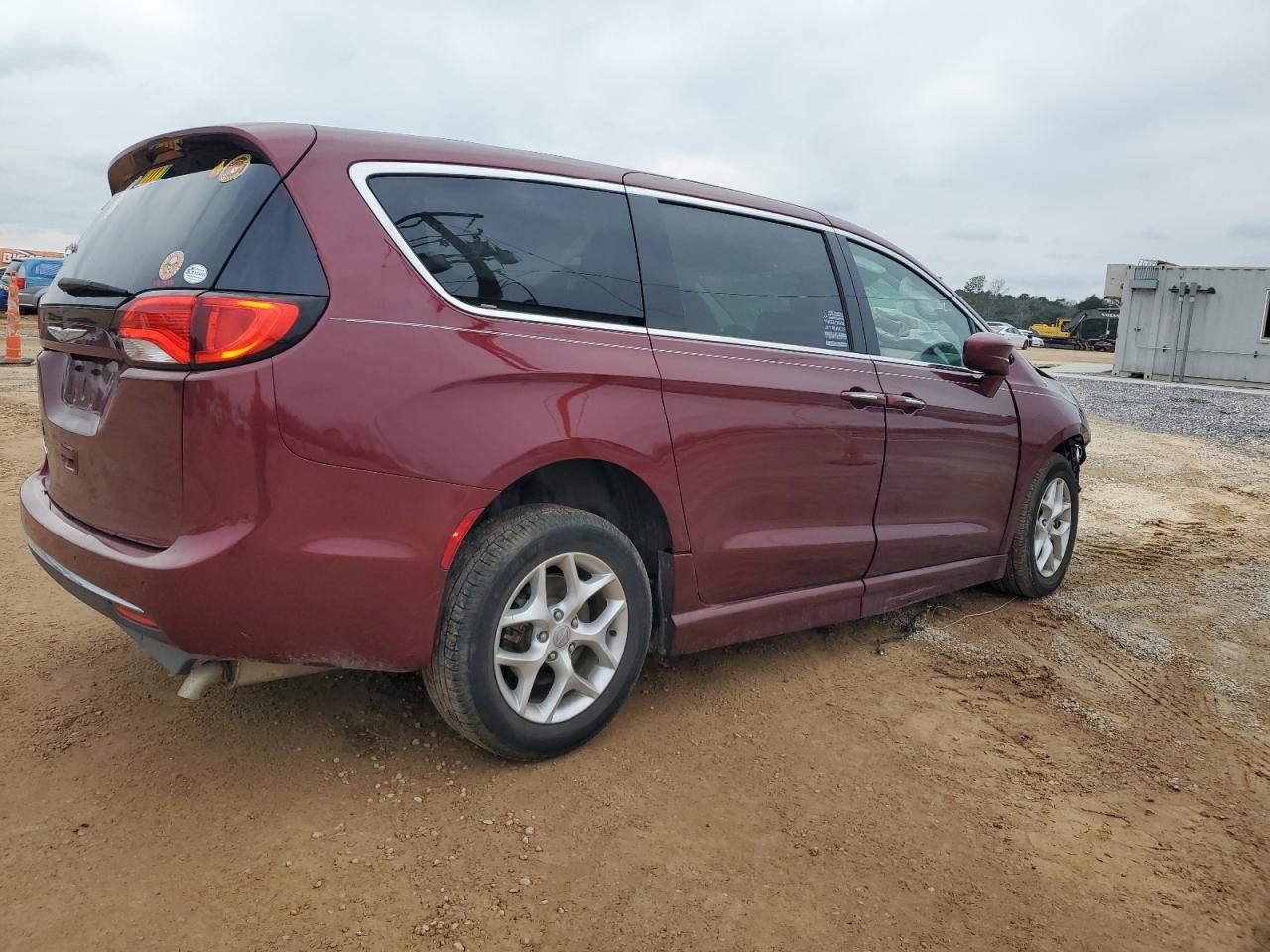 2018 Chrysler Pacifica - Image 3
