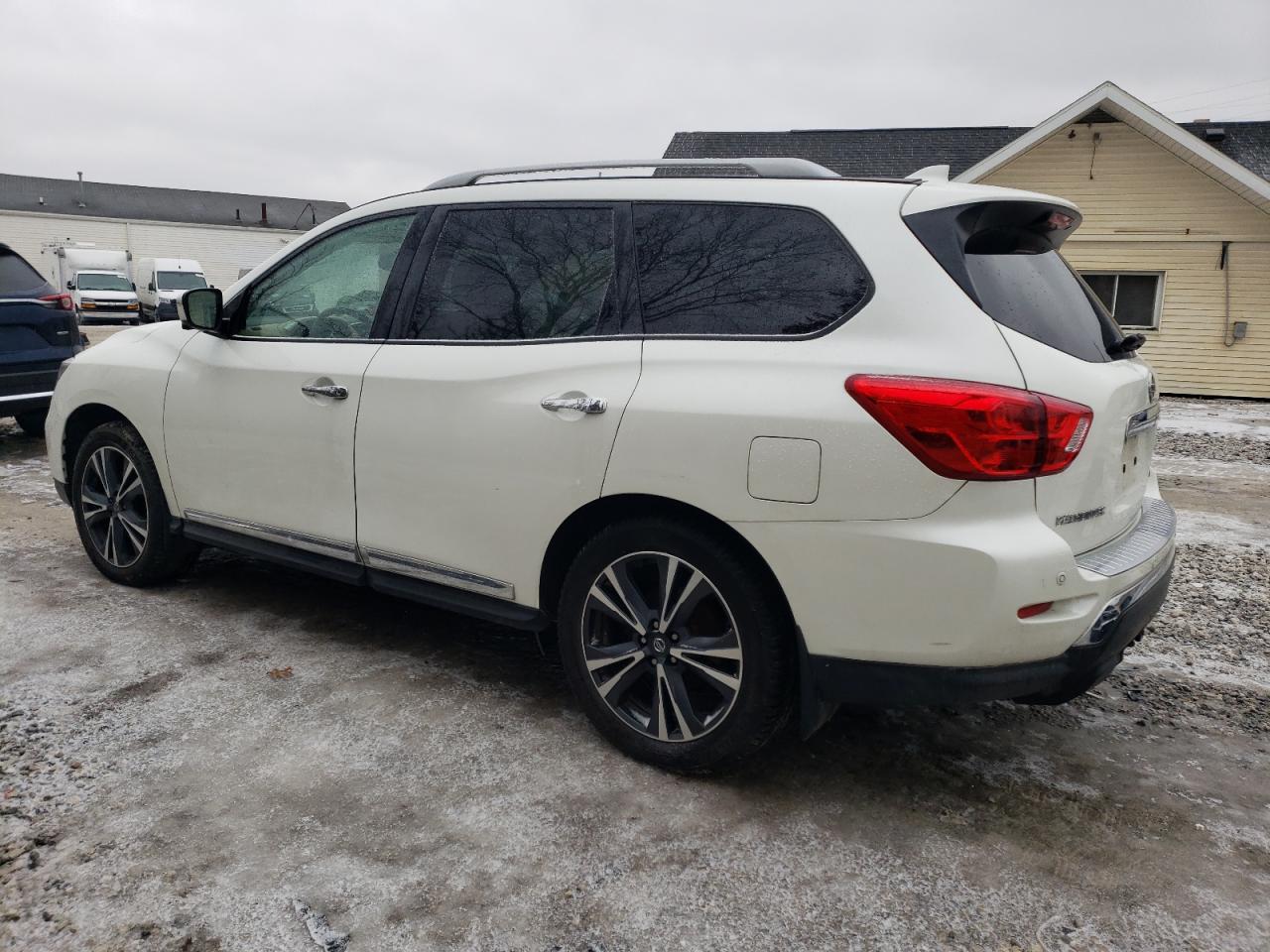 2019 Nissan Pathfinder - Image 2