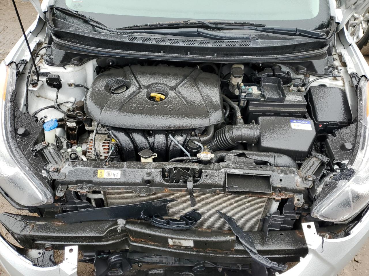 2012 Hyundai Elantra - Image 11