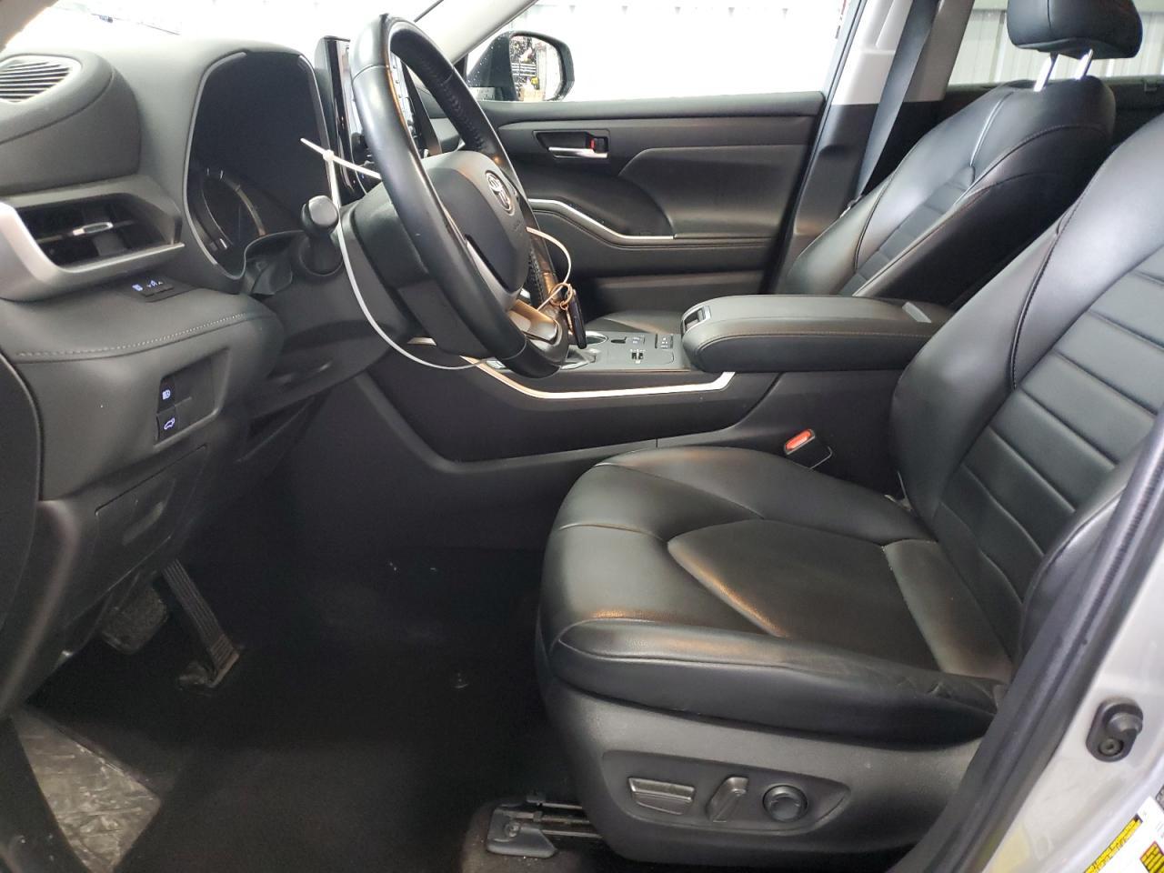 2022 Toyota Highlander - Image 7