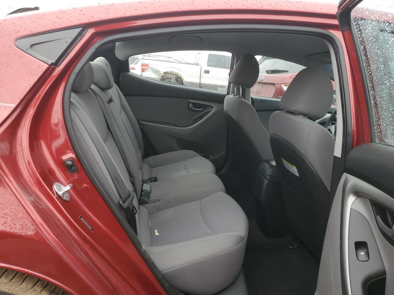 2016 Hyundai Elantra - Image 10