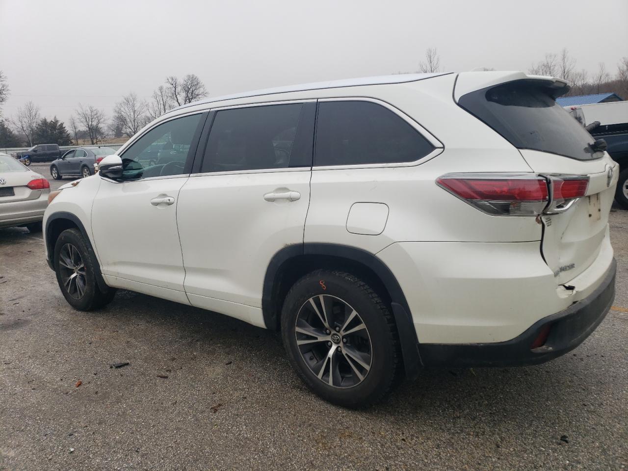2016 Toyota Highlander - Image 2