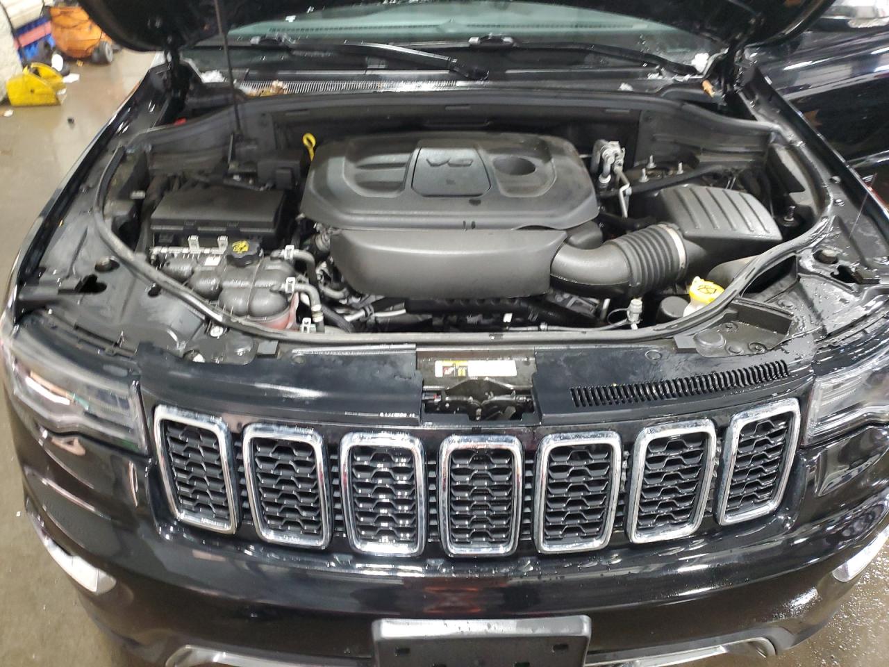 2020 Jeep Grand Cherokee - Image 13