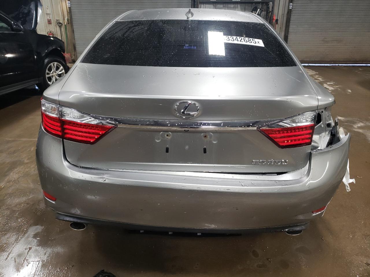 2015 Lexus ES - Image 6