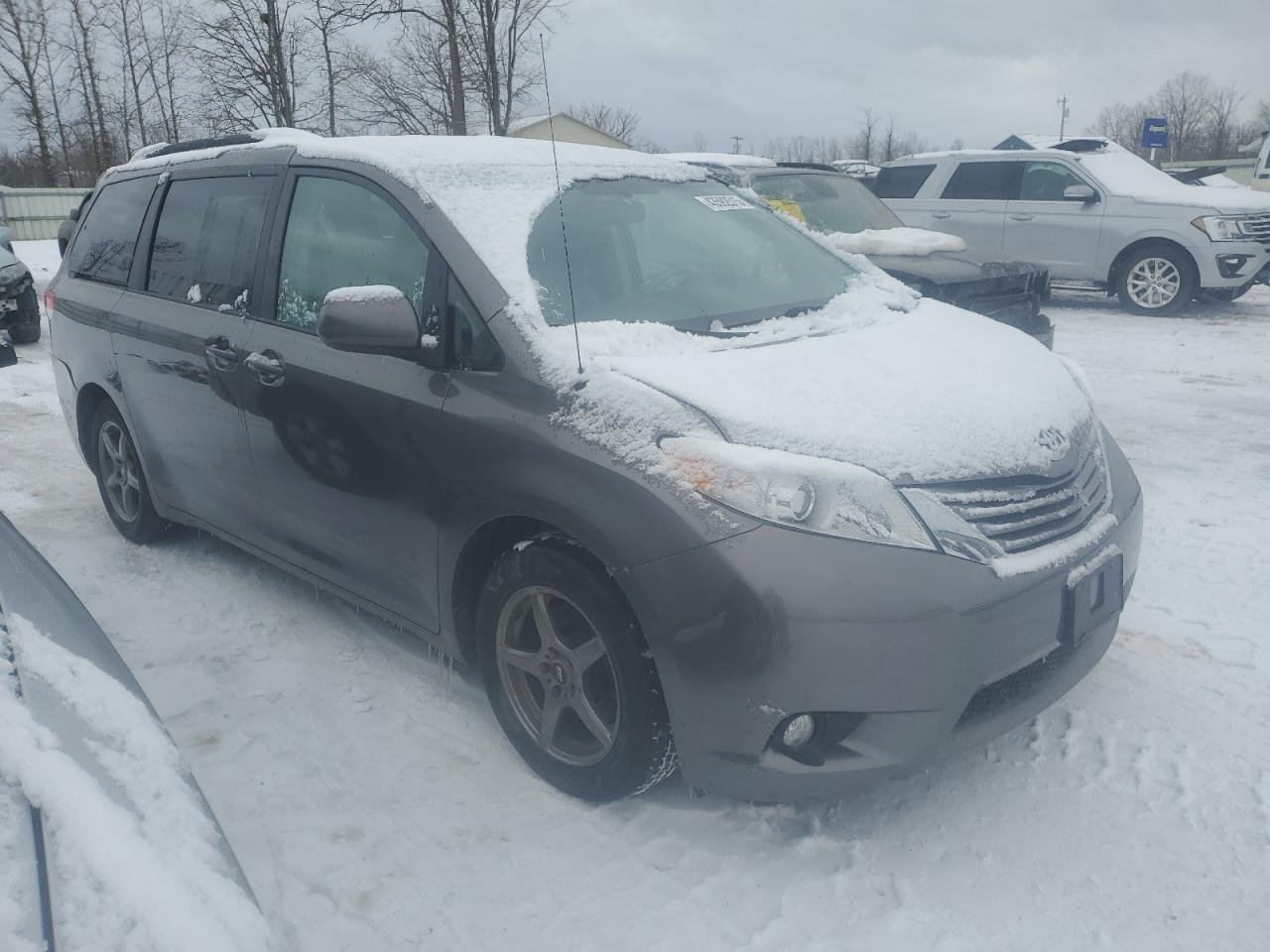 2014 Toyota Sienna - Image 4