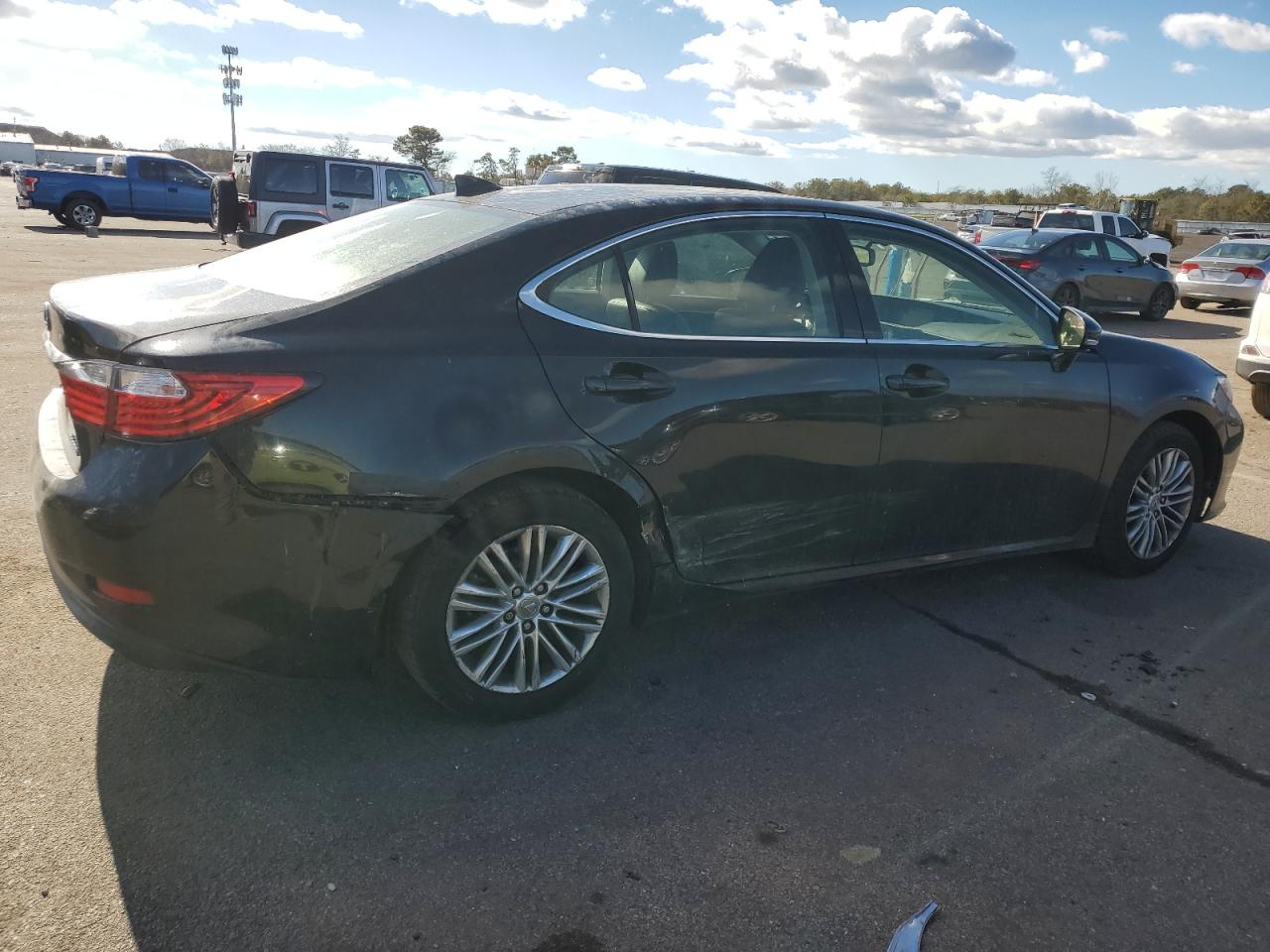 2015 Lexus ES - Image 3