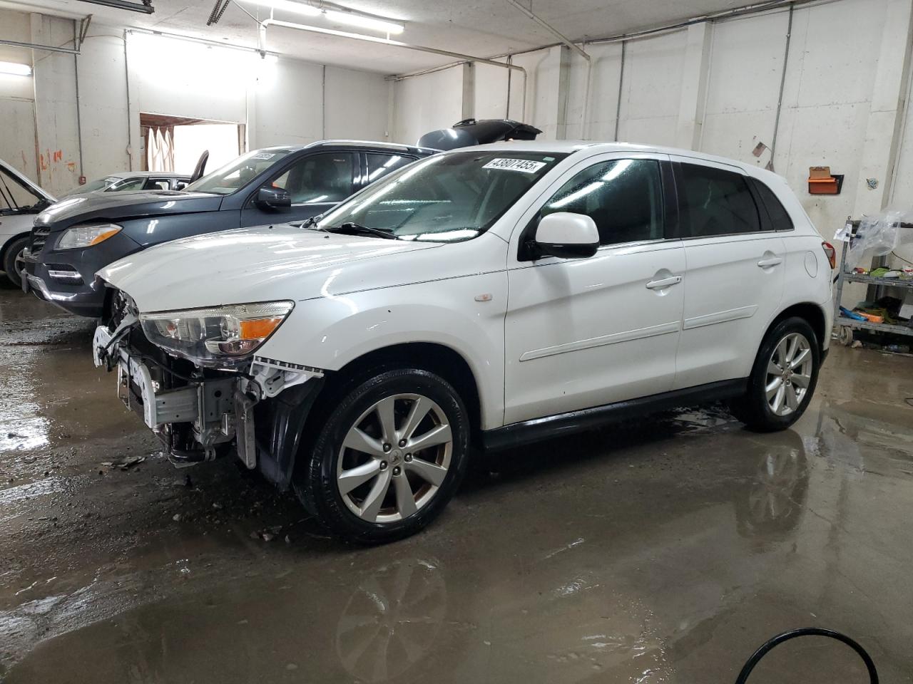 2015 Mitsubishi Outlander - Image 1