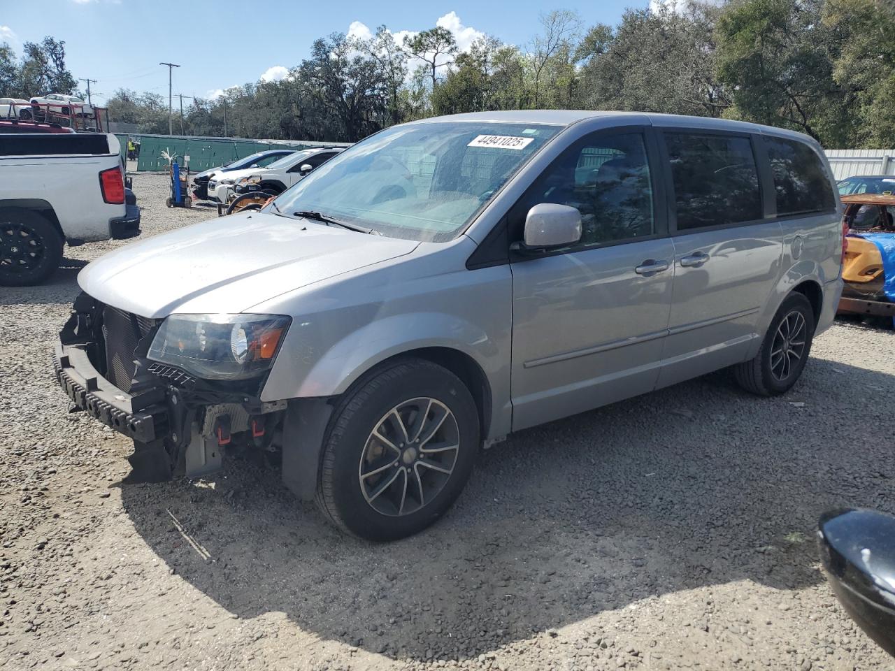 2016 Dodge Caravan - Image 1