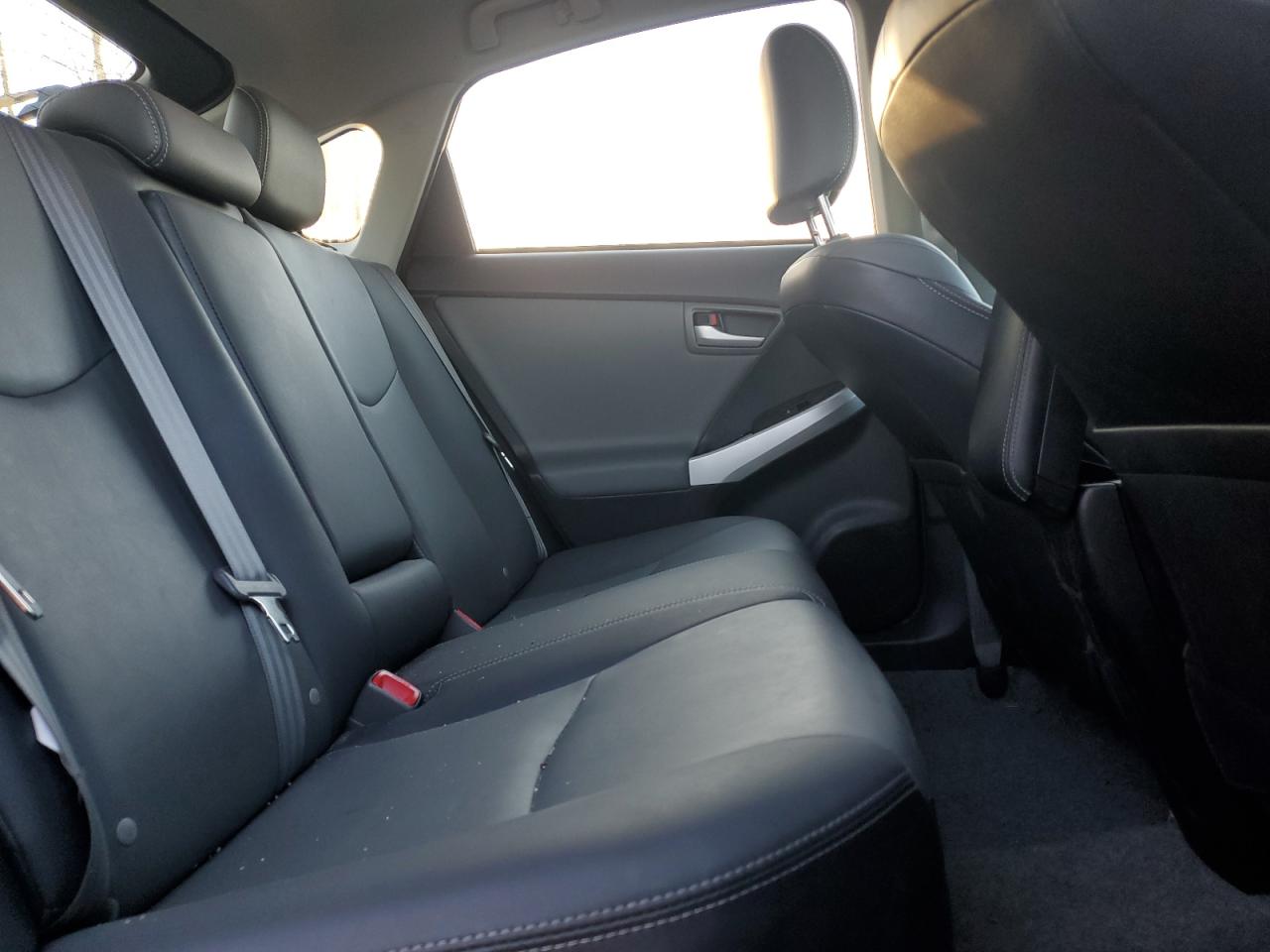 2015 Toyota Prius - Image 10