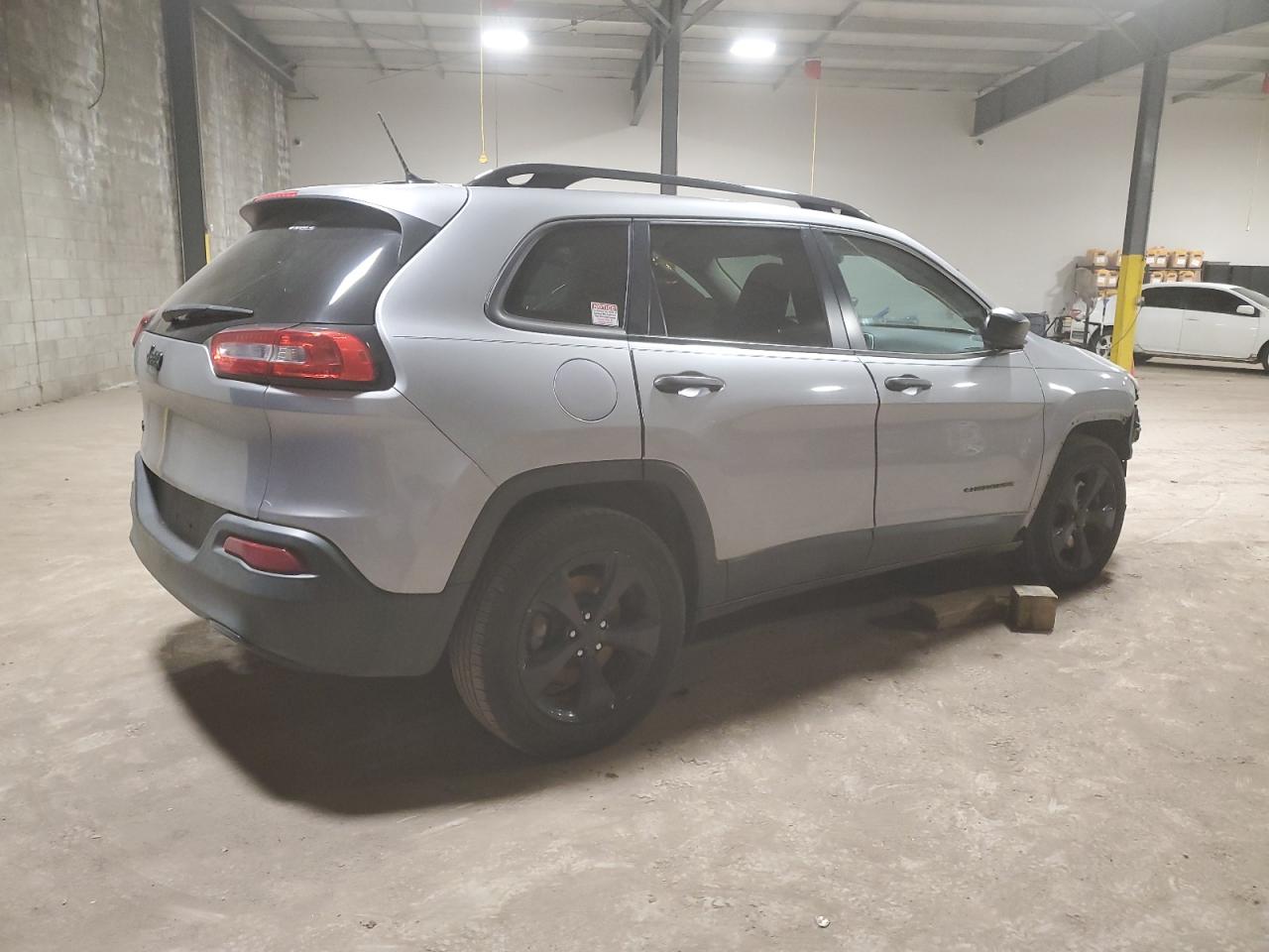 2016 Jeep Grand Cherokee - Image 3