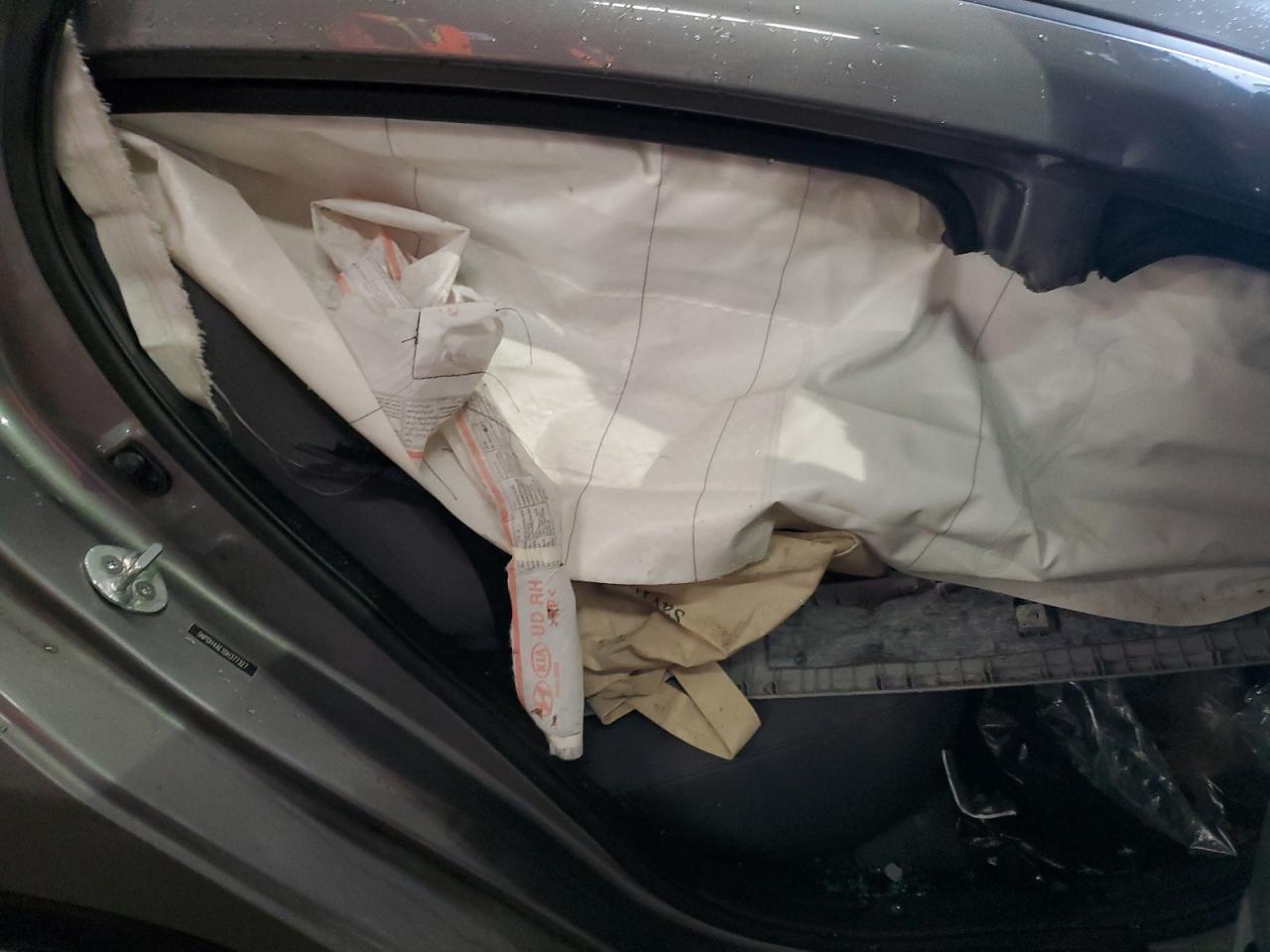 2013 Hyundai Elantra - Image 10