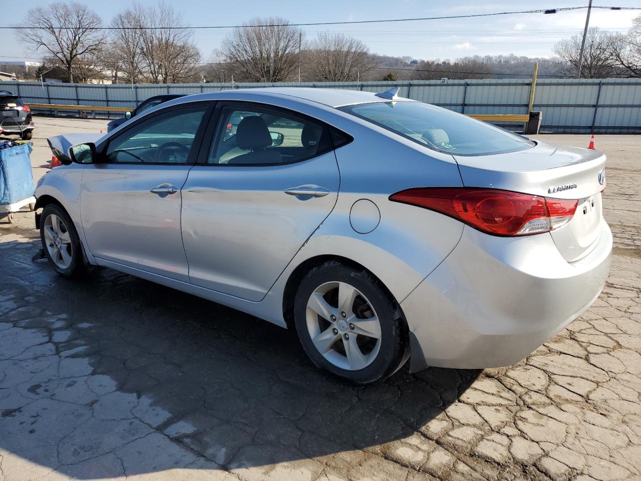 2013 Hyundai Elantra - Image 2